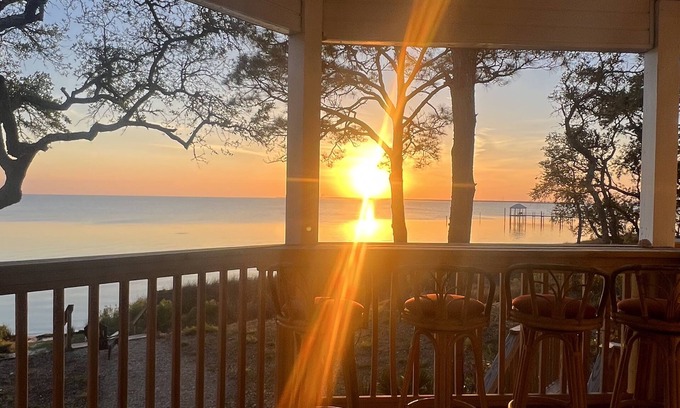 Magnolia Bluffs Casa | Secluded Waterfront Bay Home!
