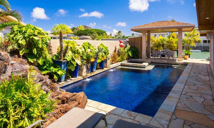 Portlock Casa | * $ 499 ¡Especial!* Casa ejecutiva frente al mar: cascada de lava, piscina de agua salada y spa.
