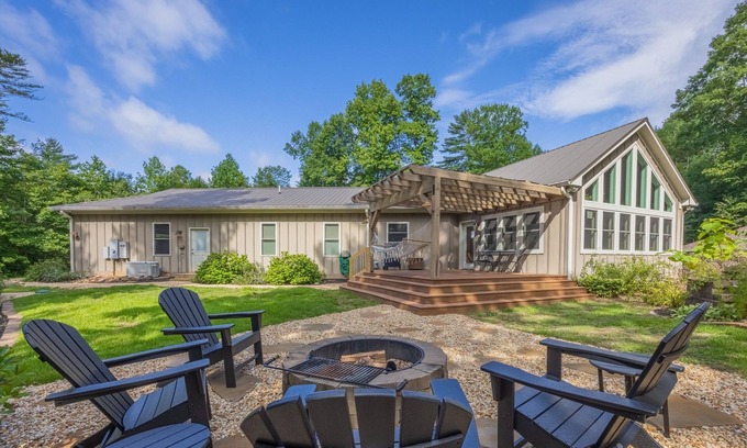 Demorest Casa | Secluded waterfront paradise on 56 beautiful wooded acres!