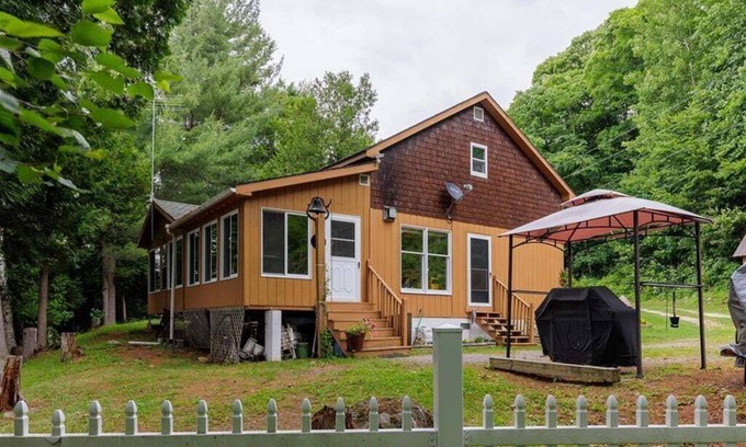 Town of Macomb Cabina | Secluded Waterfront Cabin - Standing Stone Camp