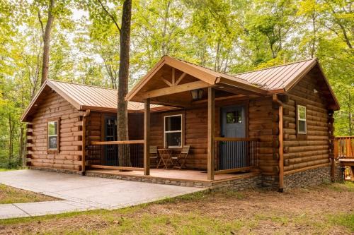 Carbon Hill Casa | Secluded Wooded Cabin Near The Hocking Hills