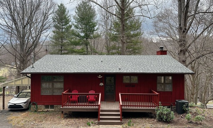 Waynesville Cabina | Secluded, yet centrally located. Quiet Retreat. EV charger friendly