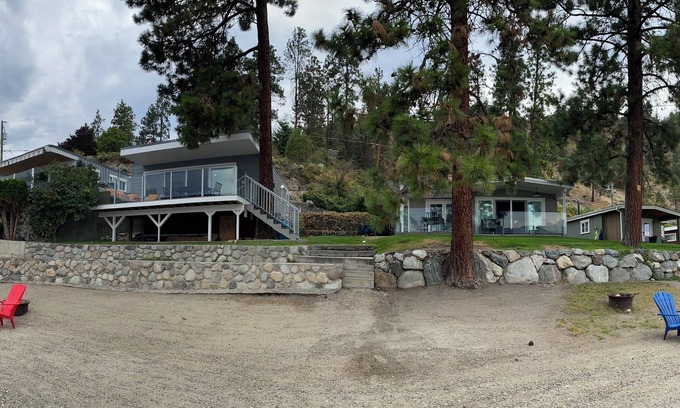Central Okanagan Cabina | Seclusion Bay Luxury Lakeside Cabin 8. Stunning beachfront on Okanagan Lake.