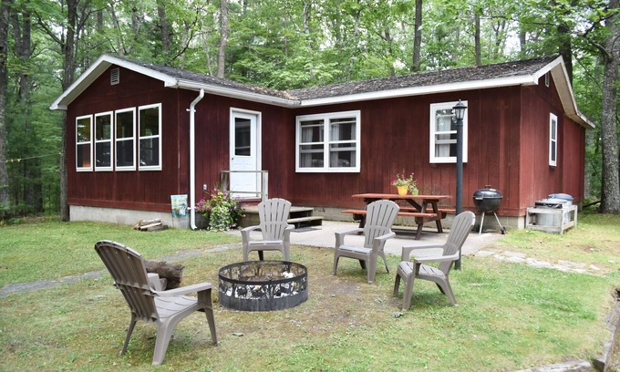 Rhinelander Cabina | Aislamiento, agua y arena esperan a su familia.