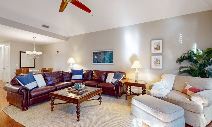 St. James Condominio | Second-floor condo with private balcony, AC, & W/D - walk to marina