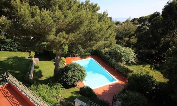 Marina di Andora Apartamento | Second floor apartment in villa with swimming pool