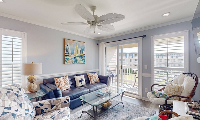 Morehead City Condominio | Second-Floor, Ocean View Condo with WiFi & Shared Pools/Hot Tub/Putt-Putt