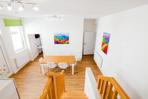 Innenstadt Apartamento | SecondHome Stuttgart - Moderne große Wohnungen nahe der hist Altstadt von Esslingen aN - versch Größen 8 - 11 - 19 Betten