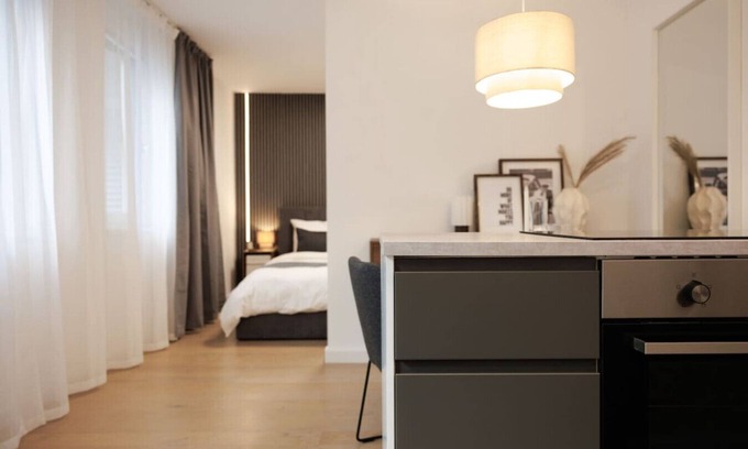Brigittenau Apartamento | Secret Garden Suite with Terrace, 10 min to Center