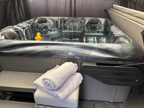 Bournemouth Apartamento | Secret Gem 1 Bed Garden Flat Private Luxury Hot Tub