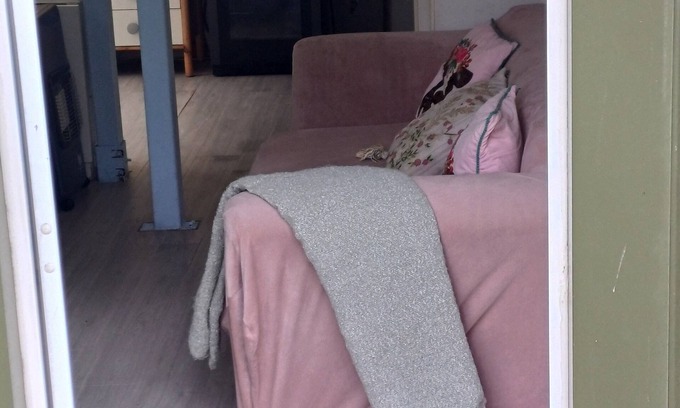 Rhondda Cynon Taff Cabina | Secret hideaway in the beautiful mountains in Llanwonno. One bedroom lodge.