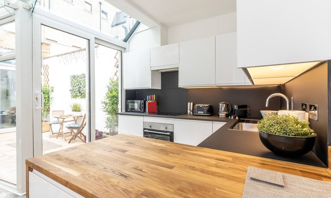 Earl's Court Casa | Secret KENSINGTON Garden Mews