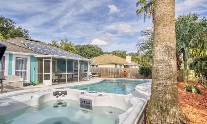 Arlington Casa | ~Secret Oasis Sleeps 8 Heated Pool & Spa~