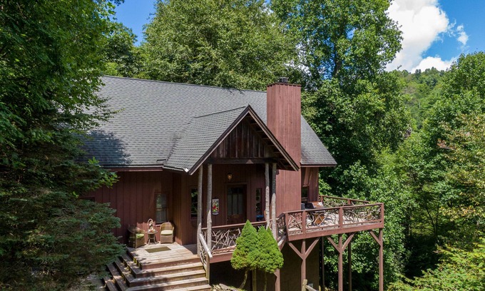 Boone Casa | Secretariado de la Secretaria en el Yonahlossee Saddle Club con 3 acres, jacuzzi y piano