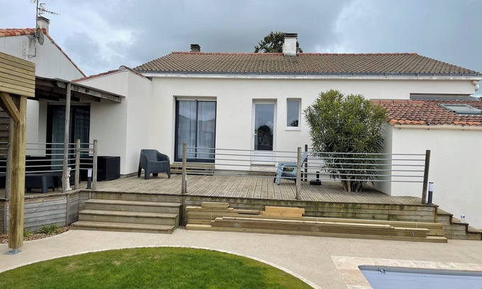 Longeville-sur-Mer Casa | Secrets Salés, seaside cottage with swimming pool