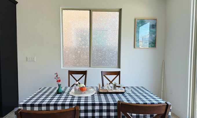 Elk Grove Cabina | Secure community villa for 7 people