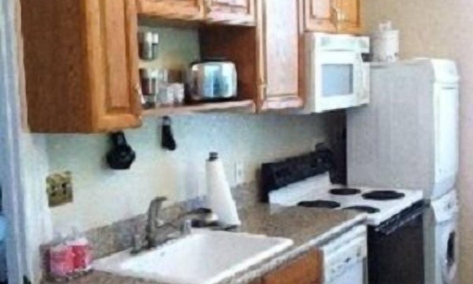 Belmont Heights Apartamento | Seguridad, privacidad, patio y estacionamiento; (4 millas del centro de convenciones)