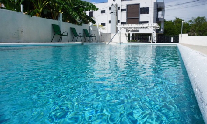 Ciudad de Belice Apartamento | See Belize Waterside Sea View 2-bedroom Apartment w Balcony, Pool & Deck 2nd FL