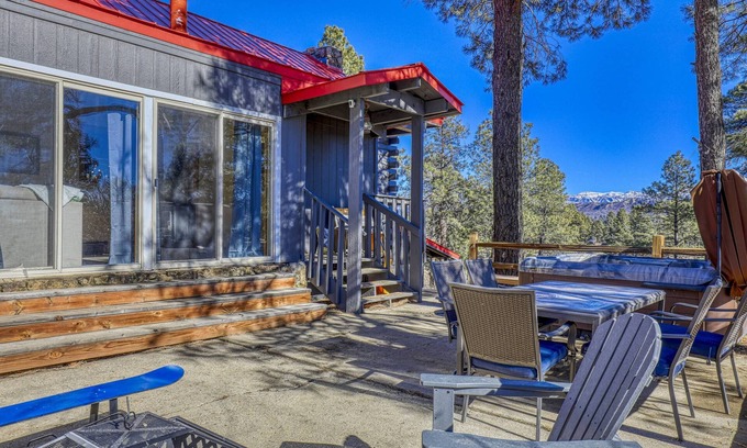 Pagosa Springs Cabina | See Fall's Changing Colors! Secluded Cabin: Hot Tub, Pet-Friendly, Stunning Views, Starlink Wifi