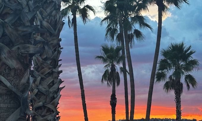 Tucson Condominio | See the sunrise and sunset in this 2-bedroom condo near beautiful mountains