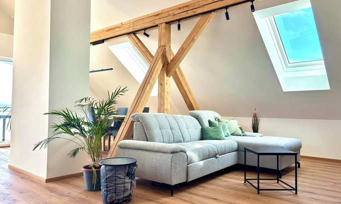 Seekirchen Markt Apartamento | "Seeblick" guest house - Bright penthouse apartment on the outskirts of Salzburg