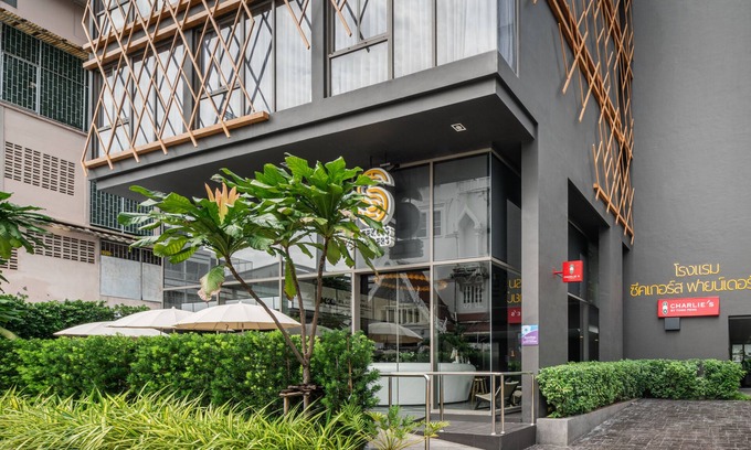 Lumphini Hotel | Seekers Finders Rama IV Hotel, SureStay Collection by BW