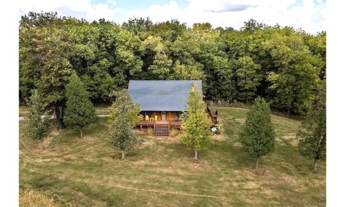 Guthrie County Cabina | Seeley Creek Cabin Getaway and Hunting Lodge
