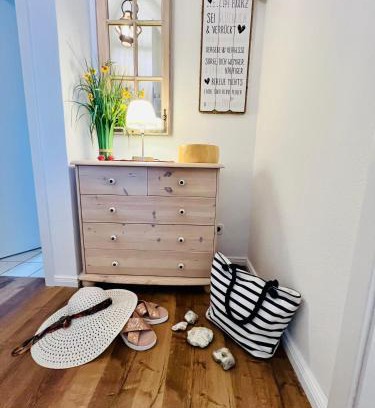 Schoenhagen Apartamento | SeeLund - Meeresrauschen lauschen - ruhiges sonniges Apartment mit Garten und Terrasse nahe Strand und Ostsee