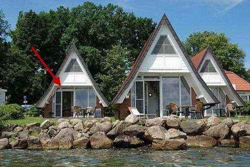 Bad Kleinen Casa | Seeperle 11 mit Ruderboot - ABC211