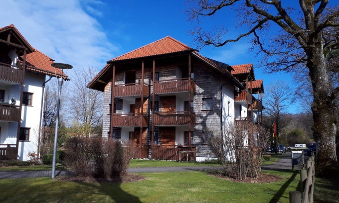 Arlaching Apartamento | Seerose, 46sqm, 2 bedrooms, balcony and garden view