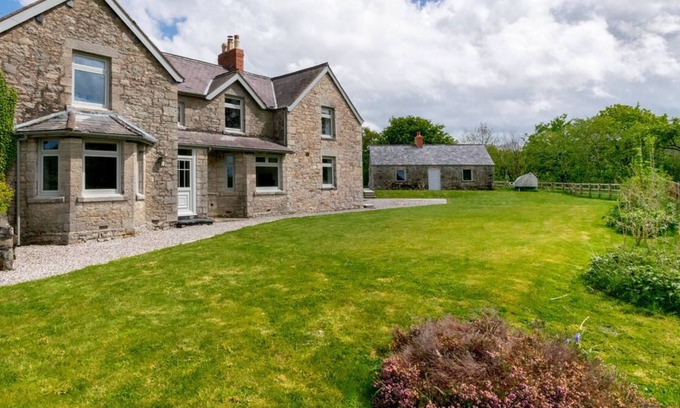 Denbigh Casa | Segrwyd Uchaf in the beautiful Denbigh