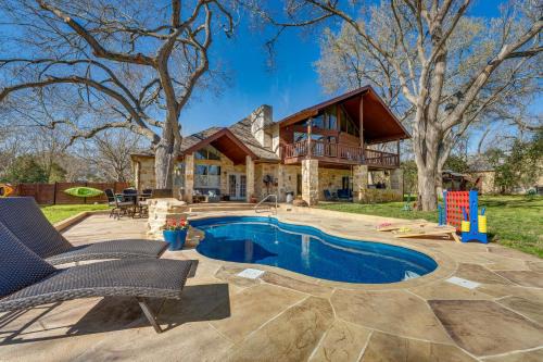 Seguin Casa | Seguin Riverfront Retreat Fishing Dock and Kayaks!