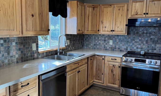Selah Casa | Selah Country, elbow room, acreage, view!
