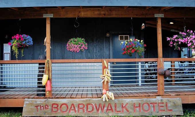 Seldovia Casa | Seldovia Boardwalk Hotel - Waterfront Rooms Available