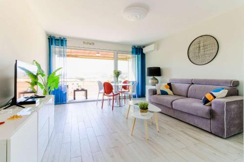 Le Lavandou Apartamento | SELECT'soHOME - Studio - Centre-ville du Lavandou - Wifi, TV, Services hôteliers - AREV