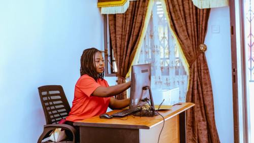 Abuja Casa | Select Winsome 1 Room, 1 King-sized Bed