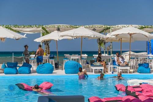 Al Ahyaa Apartamento | SELENA BAY Luxury Suite beach front hurghada Arena Bar & restaurant سويت فاخر سيلينا باى