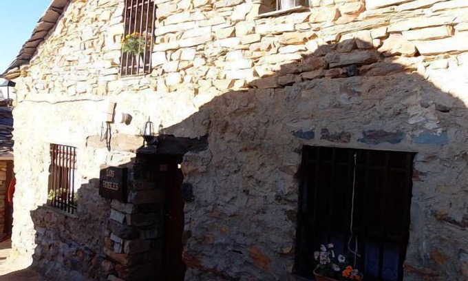 Zarzuela Cabaña | Casa rural (alquiler íntegro) Los Robles para 4 personas