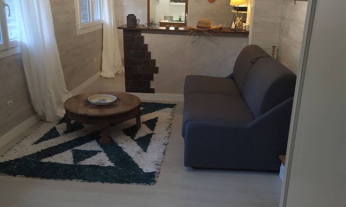 Saint-Andre-de-Valborgne Apartamento | SELF-CONTAINED STUDIO IN THE HEART OF THE CEVENNES WITH PRIVATE WATERFALL