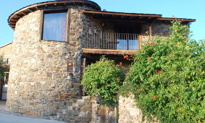 San Miguel del Robledo Cabaña | Casa rural JARA (alquiler íntegro) Jardines del Robledo para 2 personas