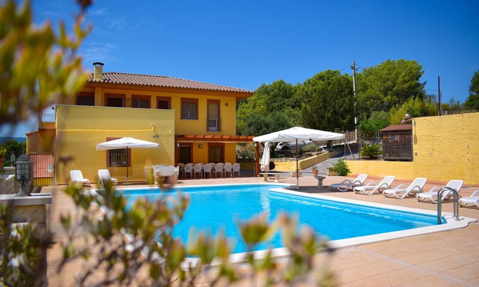 Castellet i la Gornal Villa | Ideal para familias. Casa en plena naturaleza con piscina privada y barbacoa