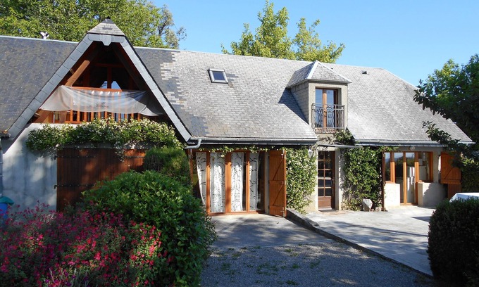 Bagneres-de-Bigorre Casa | Casa unifamiliar en gran parcela, vista a la montaña sin vecinos, muy tranquila