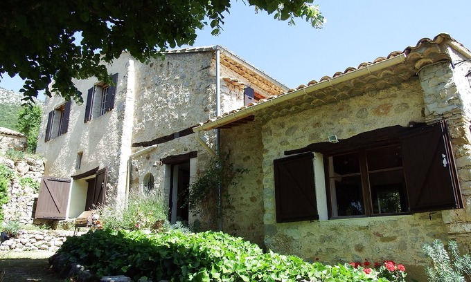 Plaisians Apartamento | planta baja independiente en casa de campo provenzal en prado privado