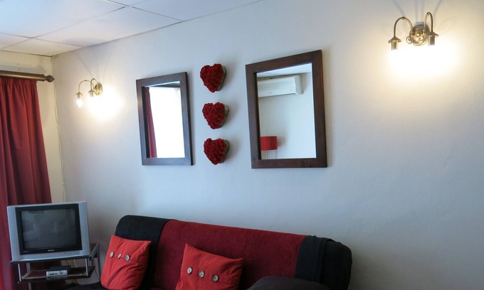 Bloemfontein Apartamento | Self Catering (1 Bedroom + sofa bed/full bathroom) ideal for 4 guets - welcome