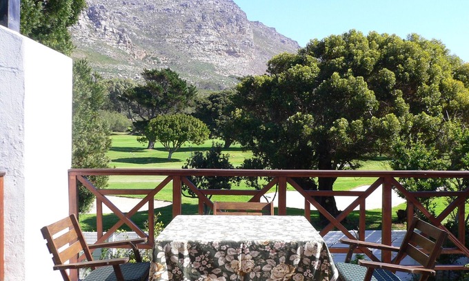 Westlake Apartamento | Apartamento independiente con balcón, vistas al campo de golf y a las montañas.