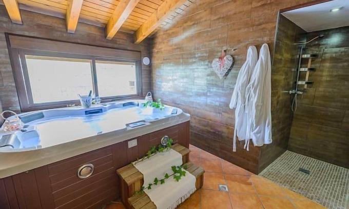 Laroya Cabaña | Casa rural con JACUZZI privado. Para 2-4 personas. TENGUE