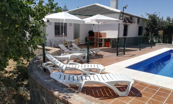 Ronda Cabaña | Casa rural (alquiler íntegro) La Maestra para 6 personas más 1 adicional.