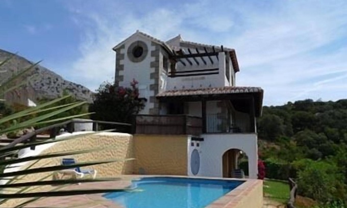 Alora Cabaña | Casa rural (alquiler íntegro) El Chorro Villas para 8 personas