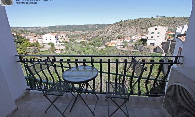 Enguídanos Apartamento | Balcón con preciosas vistas en Enguídanos.
