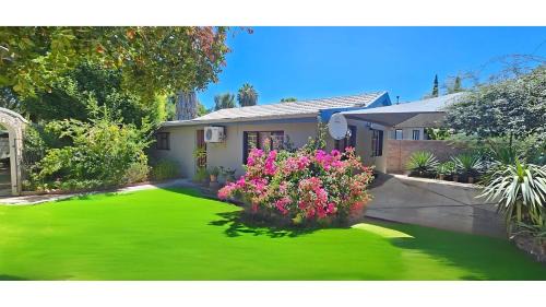 Oudtshoorn Apartamento | Self-catering Garden Cottage